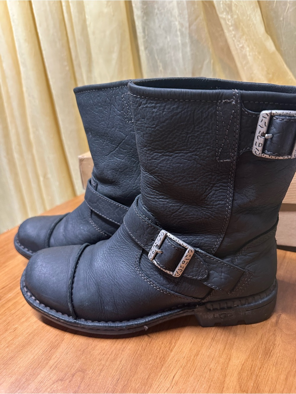 UGG Black Leather M Rockville II Men's Boots Size 8